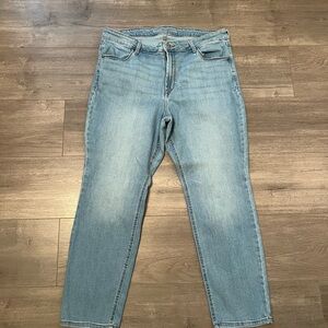 Old Navy Light Blue Straight-Leg Women’s Jeans